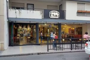La 244. Caf&eacute;, vino y cerveza