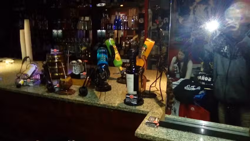 La barra bar &ndash; pool