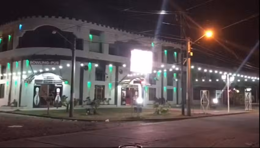 La Barra Bowling-Pub