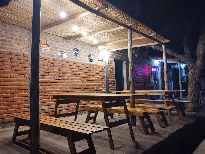 &ldquo;La cholita drugstore&rdquo;