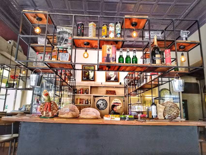 &ldquo;La Esquina&rdquo; Cervecer&iacute;a Y Caf&eacute;