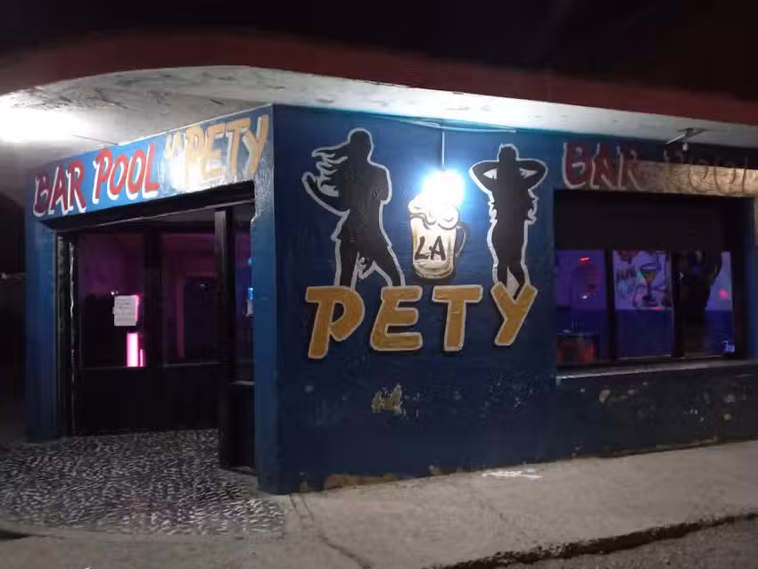La Pety Bar & Pool