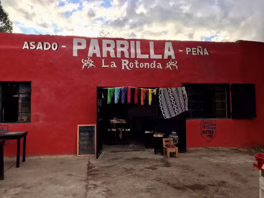 La Rotonda Parada Robles