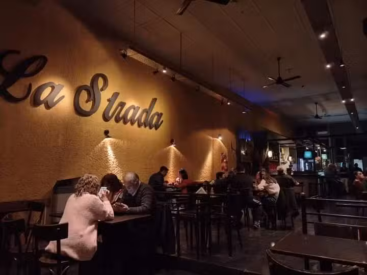La Strada Bar & Grill