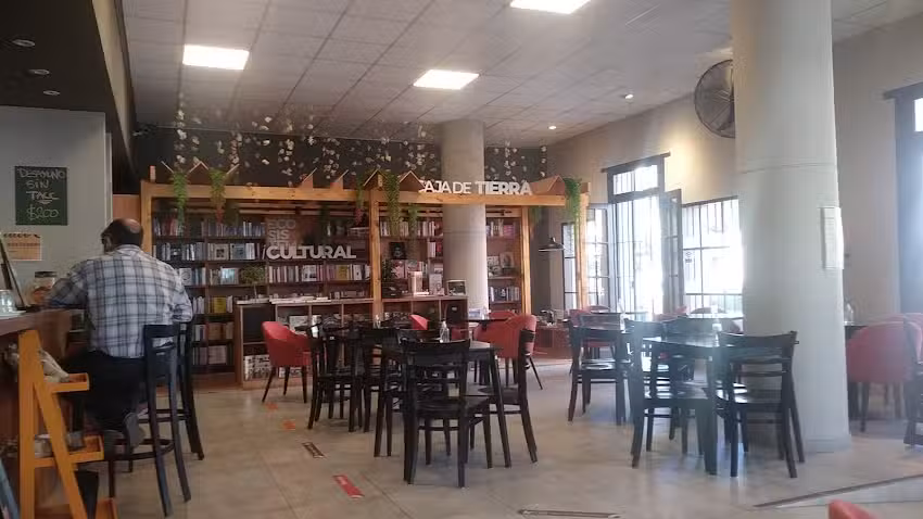 Lado C Bar & Caf&eacute;