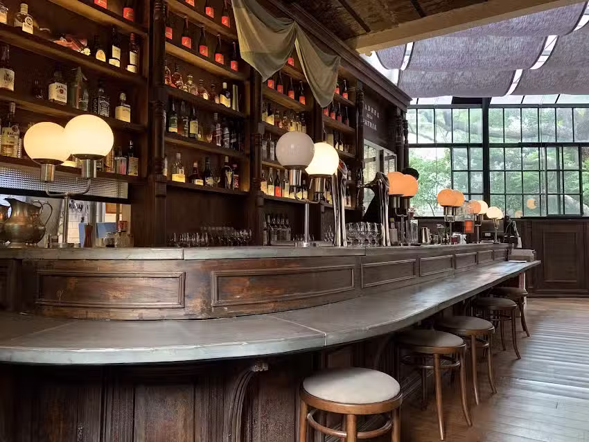 Las Patriotas Vilardo wine & bar