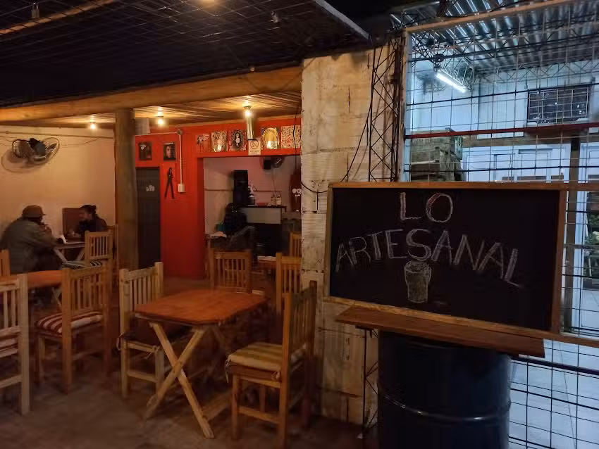 LO ARTESANAL. BAR