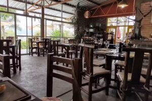 LOS ALVAREZ &ndash; PARRILLA A LE&Ntilde;A