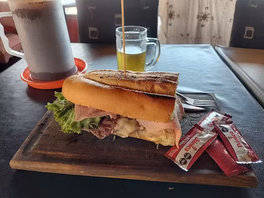 Los Duendes Cafe Bar