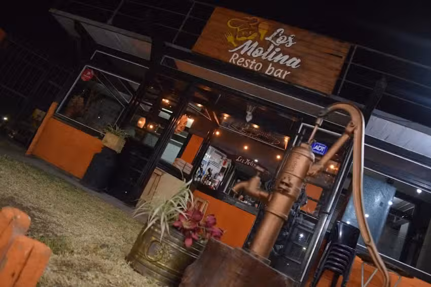 Los Molina ~ Restobar