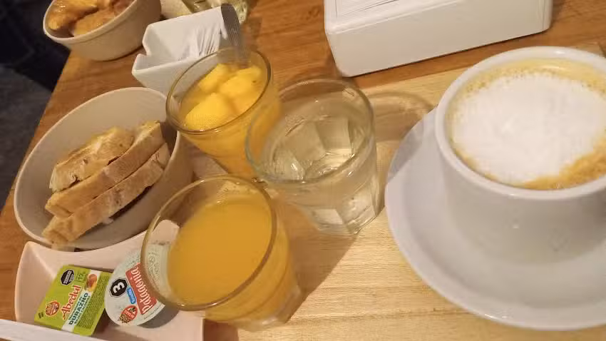 Man&aacute; Bar &ndash; Caf&eacute;