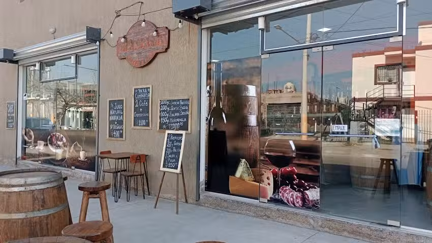 Manama &ndash; Cafeter&igrave;a, fiambres y vinos.