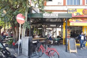 Maverick Caf&eacute; y Bar