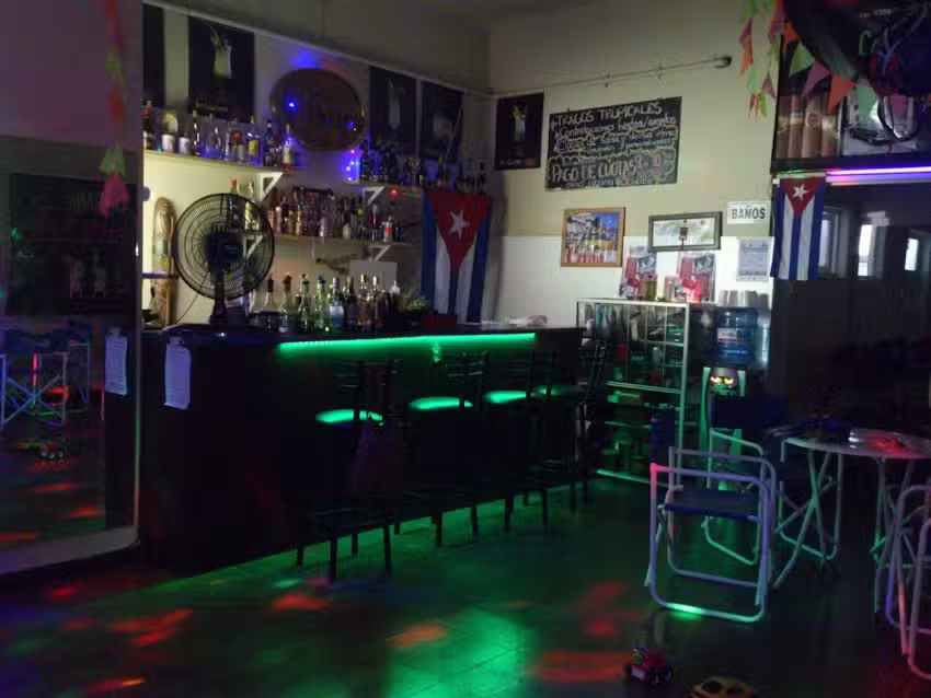 Mi Peque&ntilde;a Habana- Club Social