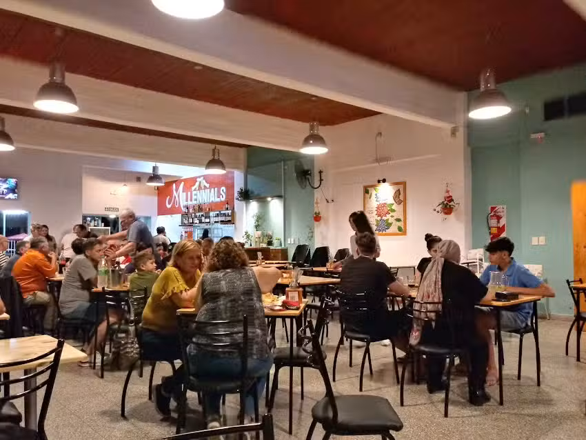 Millennials Rest&oacute;-Bar y Parrillada