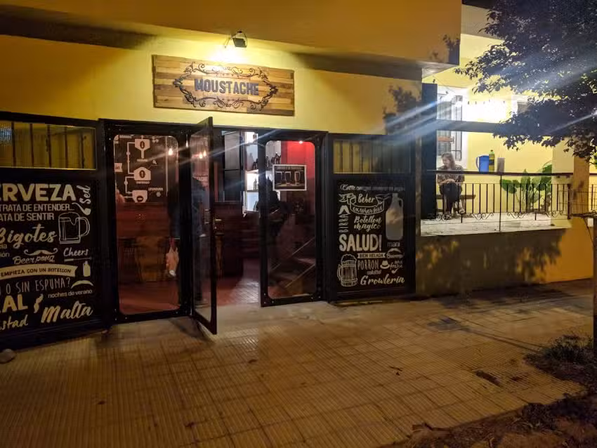 Moustache &ndash; Almac&eacute;n de Cervezas