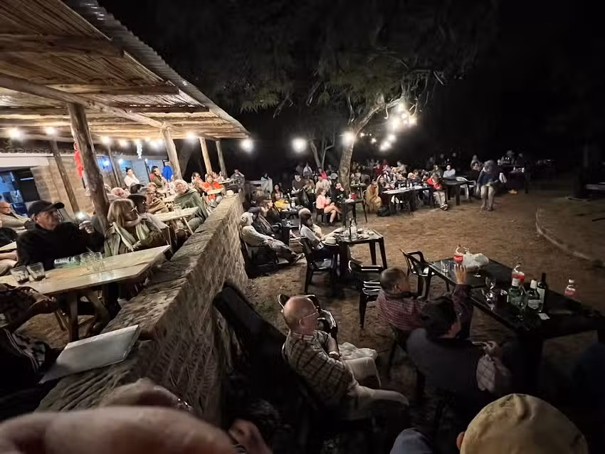 Nenette Bar & Caf&eacute;