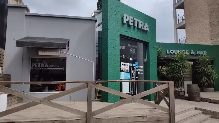New Petra Lounge Bar