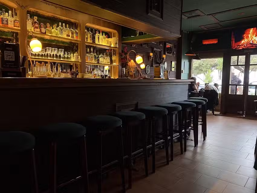 NILAN caf&eacute; & bar