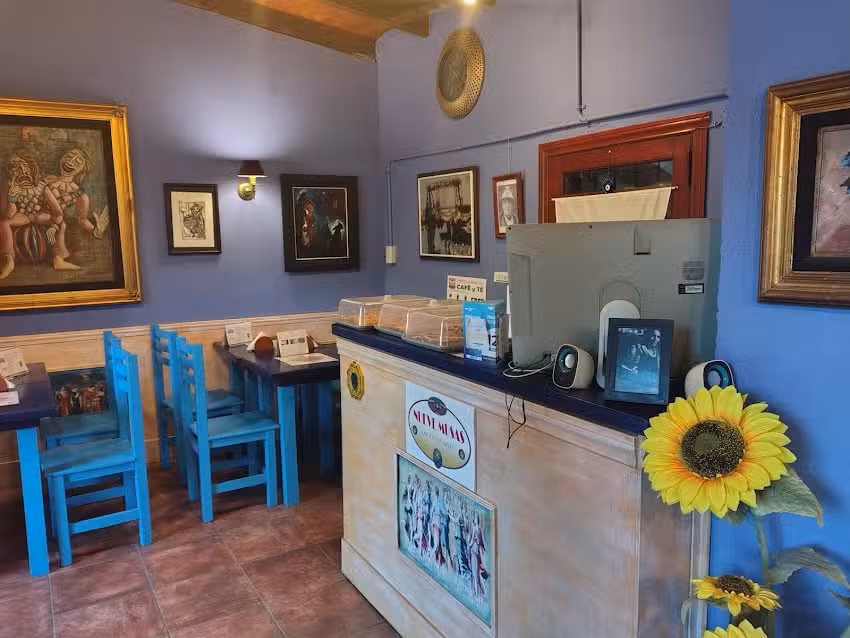 NUEVE MUSAS. Caf&eacute; y Bar. Galer&iacute;a de arte y dise&ntilde;o