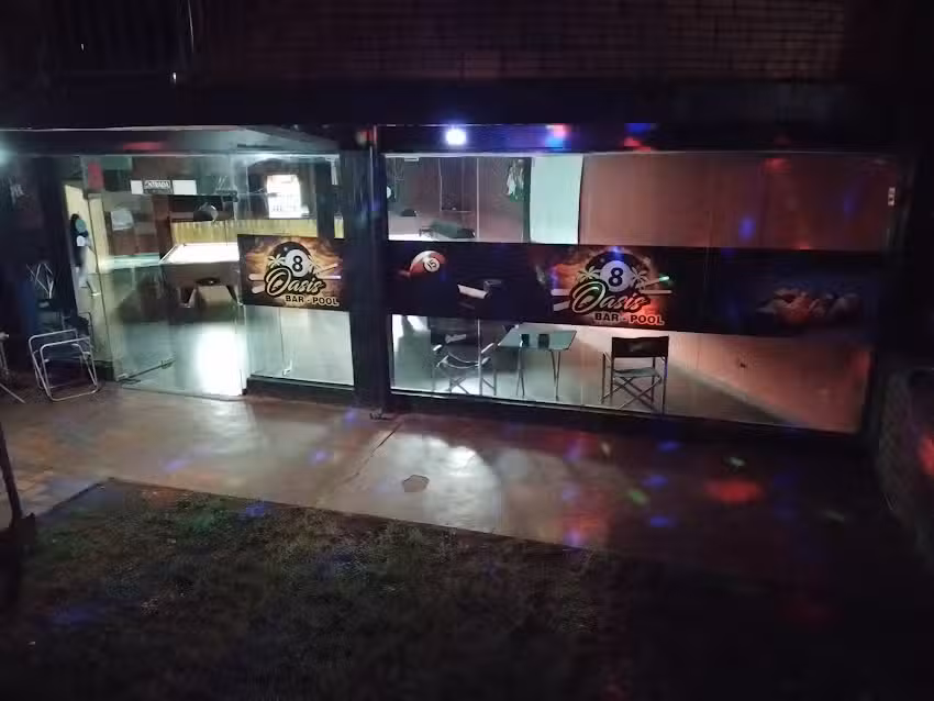 Oasis Bar Pool ( Bar, Pool, Hamburgueser&iacute;a )