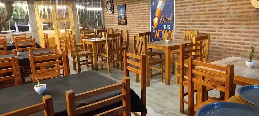 Patio Cervecero Rama Ca&iacute;da