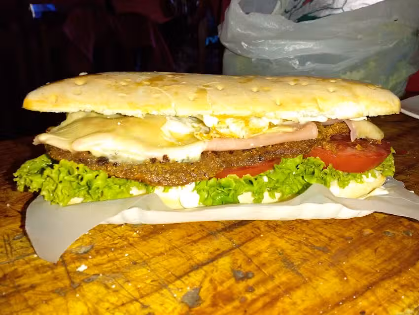 Patio de comidas &ldquo;Nino&rdquo;