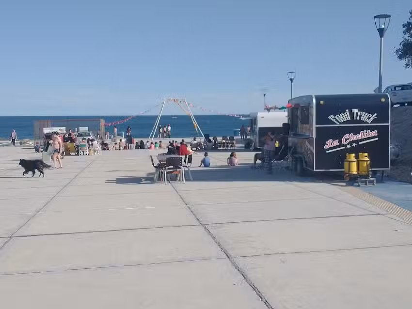 Patio de comidas paseo costero km5