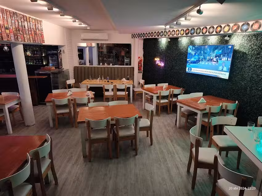 Peluche Restobar