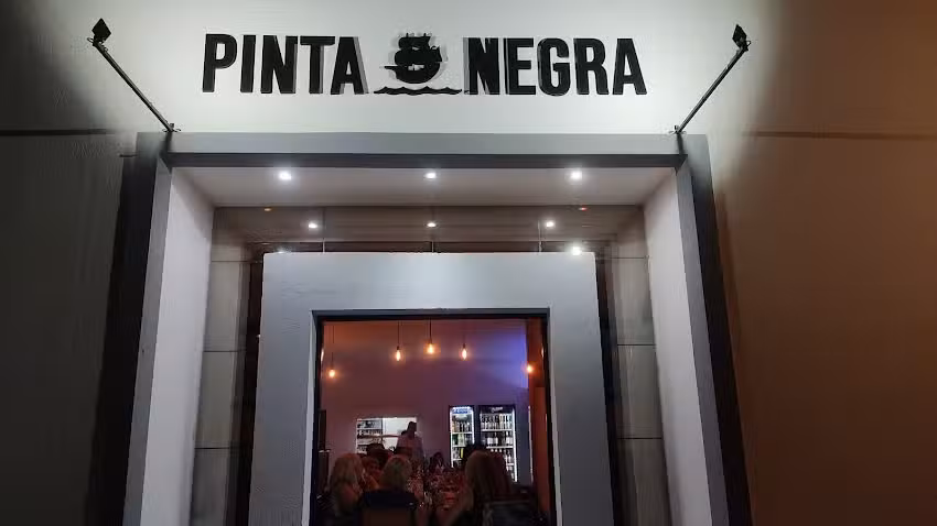 Pinta Negra Cafeter&iacute;a y Patio Cervecero