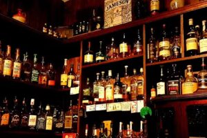 PLANTA ALTA &ndash; ᴡʜɪsᴋᴇʏ ʙᴀʀ