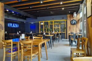 PLAZA Resto / Bar