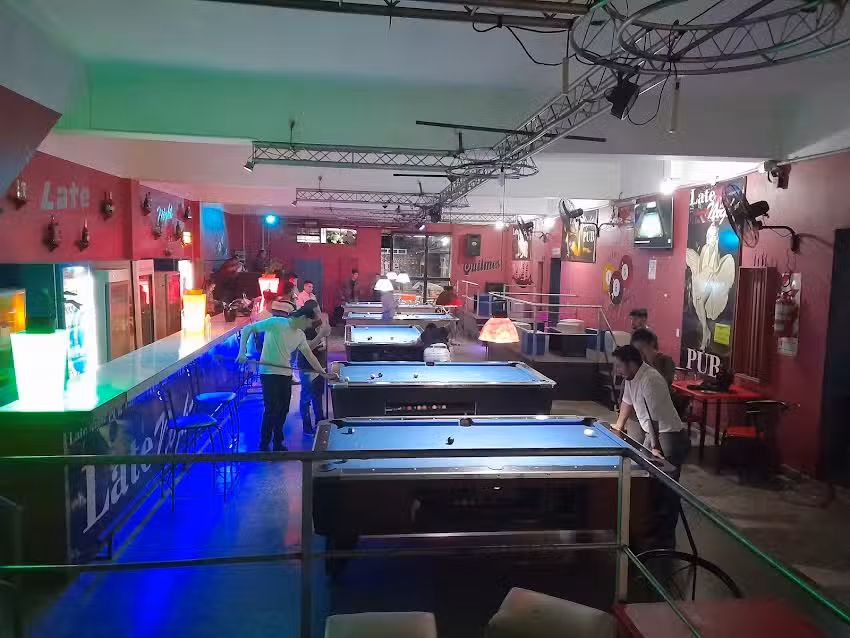 Pool-Bar Late Night