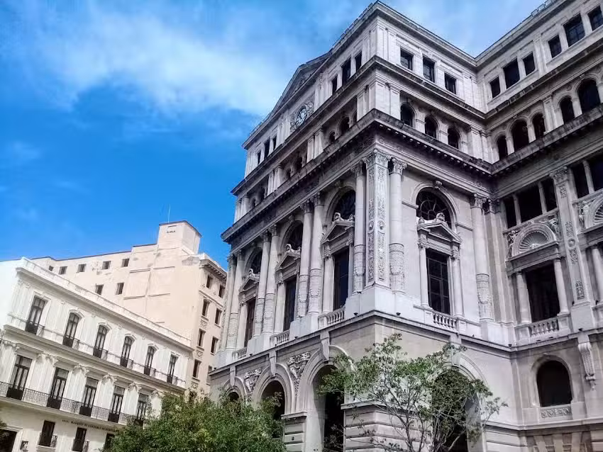 Pool De Do&ntilde;a julia