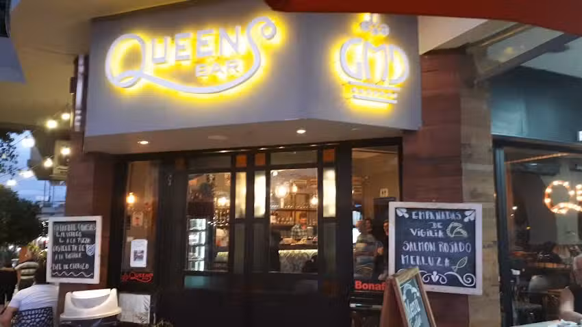 QUEENS RESTO & CAFE BAR
