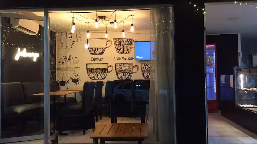 REINO caf&eacute; resto bar