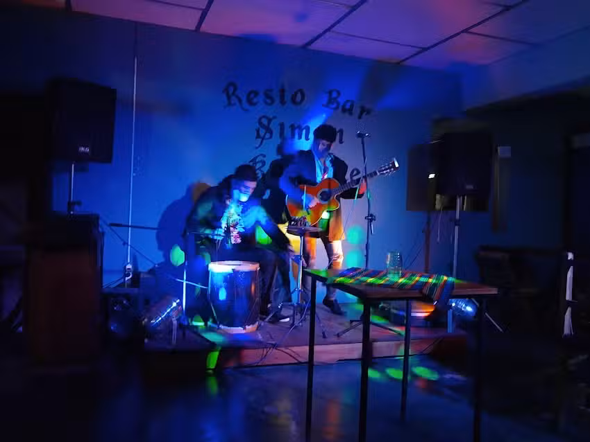 Rest- bar &ldquo;SIMON&rdquo;(karaoke)