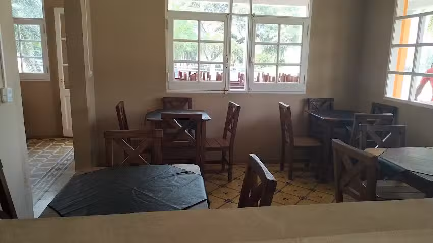 Resto &ndash; Bar &rdquo; Palmeras&rdquo;