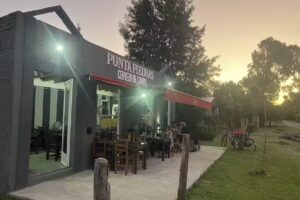 Resto-Bar. Punta Piedras, cerveza de campo.