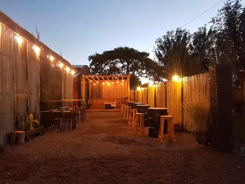 Resto, Bar &ldquo;Viejo taller&rdquo;