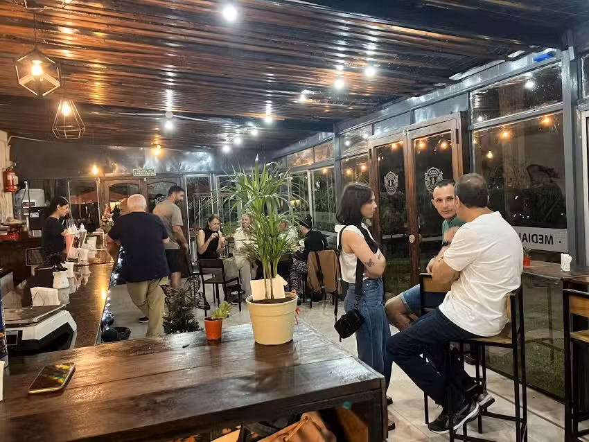 Resto bar y helader&iacute;a &ldquo;4 Estaciones&rdquo;