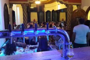 Reviens &bull; Bar/Cervecer&iacute;a &bull; El Tr&eacute;bol &ndash; Argentina