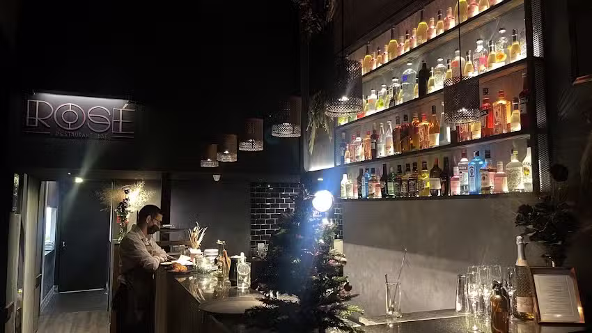 ROS&Eacute; Restaurant Bar