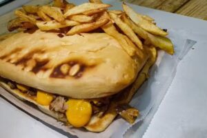 Rotiser&iacute;a La Familia