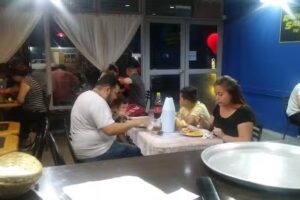 Rotiser&iacute;a &ldquo;r&aacute;pido y sabroso&rdquo;