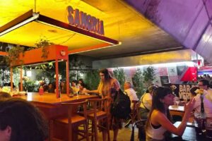 Sangr&iacute;a &ndash; Bar de vereda