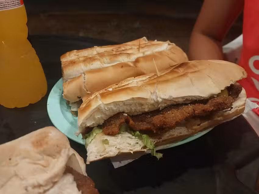 Sangucher&iacute;a Carri Bar