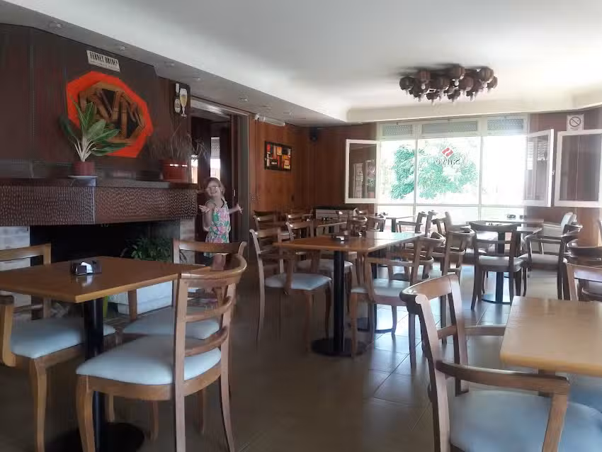 Sarye Bar Rest&oacute;