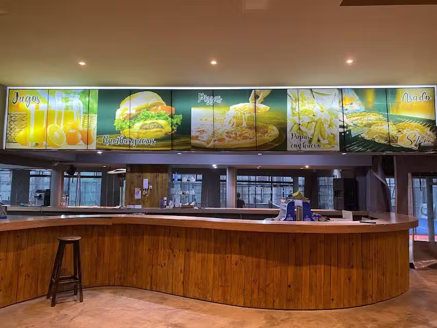 Solana Social Club &ndash; Canchas de p&aacute;del, Futbol, Gimnasio &ndash; Resto bar