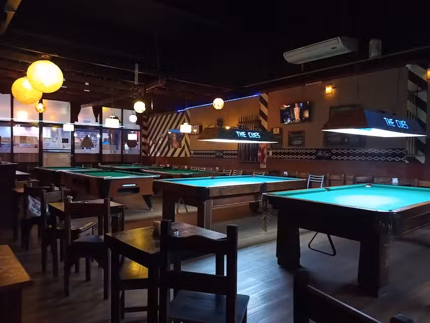 The Cue&rsquo;s BAR POOL